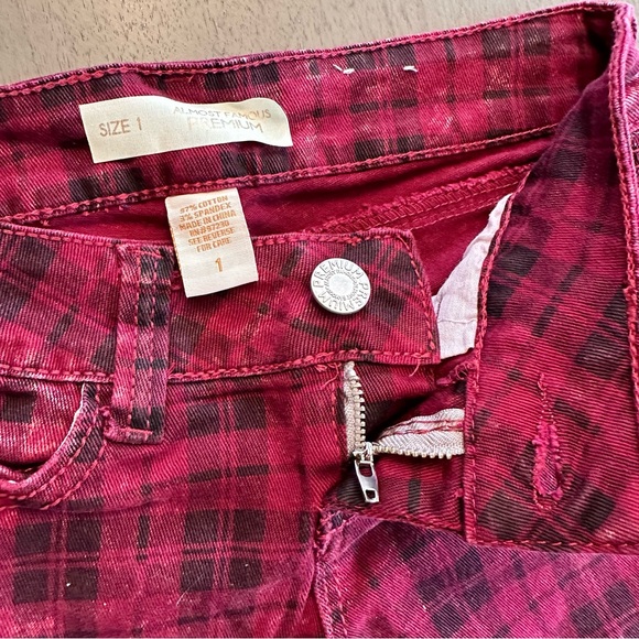 ALMOST FAMOUS Premium Red Plaid Distressed Skinny Jeans Size 1 - Picture 3 of 13